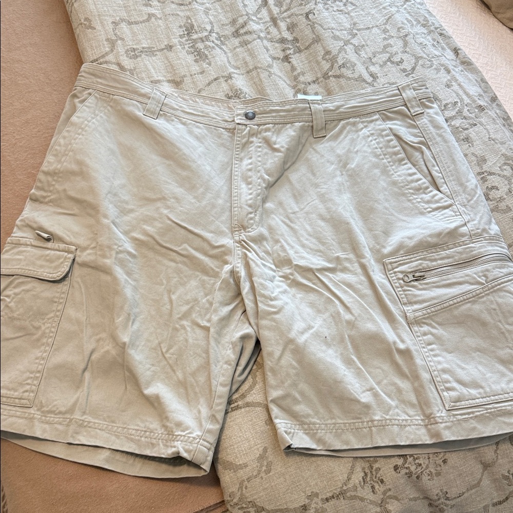 Columbia Men's Beige Cargo Shorts